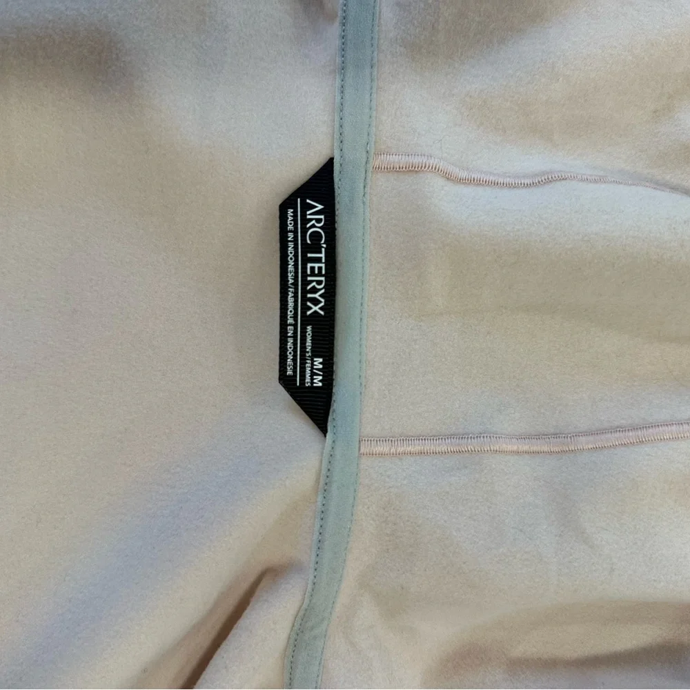 NWT Arc'teryx Women's Kyanite LT Hoody, Size Medium